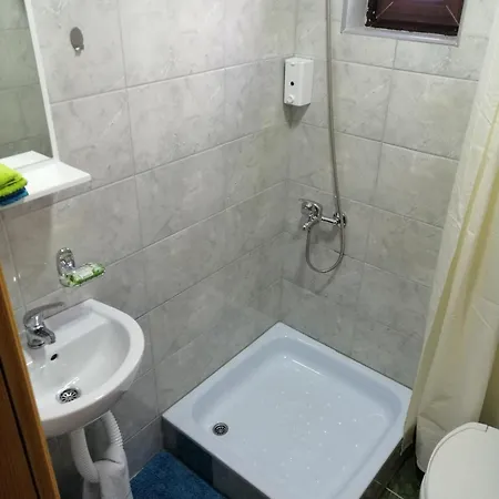 Tarin Zov Apartment *